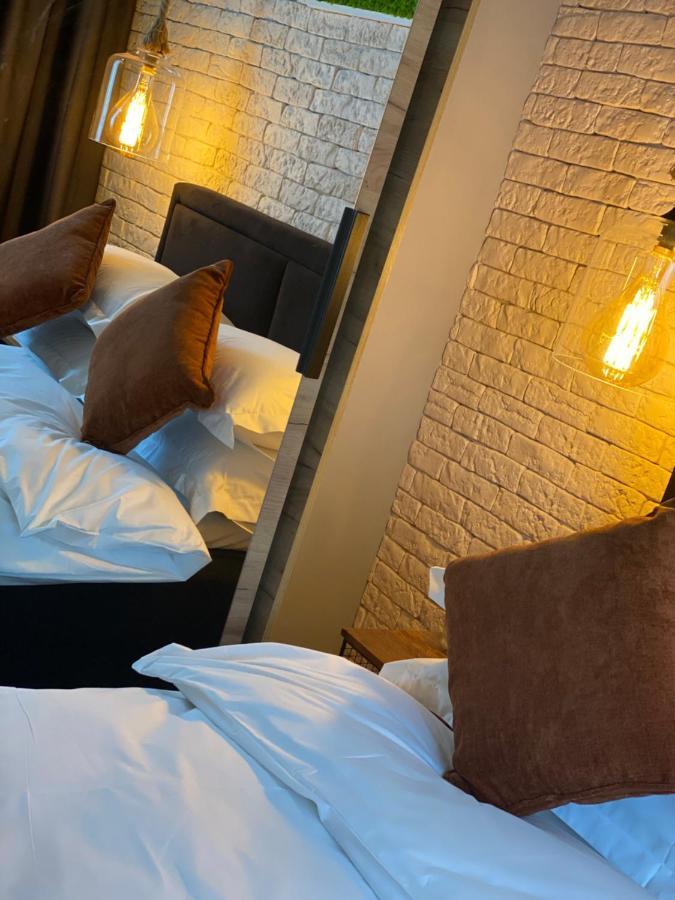 Sarah Home Hunedoara Eksteriør bilde