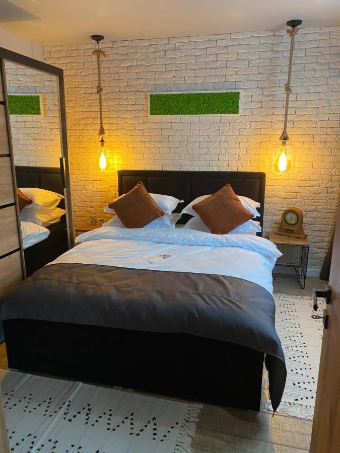 Sarah Home Hunedoara Eksteriør bilde