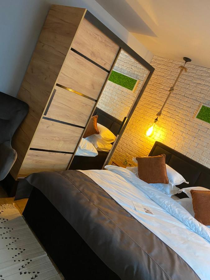 Sarah Home Hunedoara Eksteriør bilde